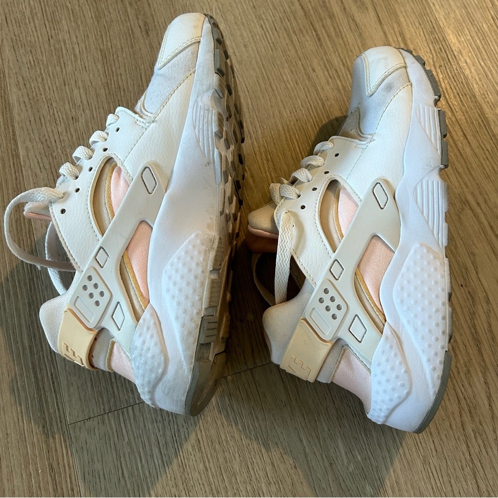 Nike Air Huarache Run GS Triple White Platinum 654275-110 Youth 6.5/ Women’s 8